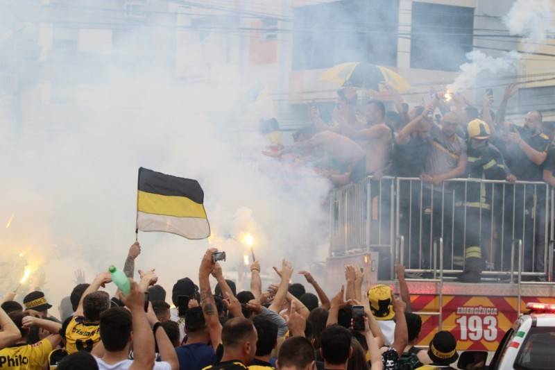 Imagens aéreas: confira a carreata do Tigre; veja ainda imagens dos jogadores e da torcida carvoeira — foto 99