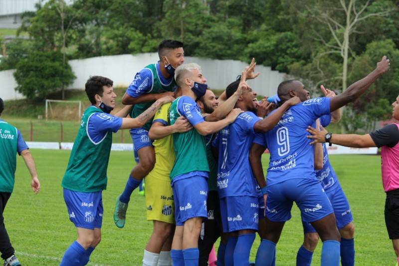 Caravaggio goleia o Navegantes e busca acesso no próximo domingo — foto 1