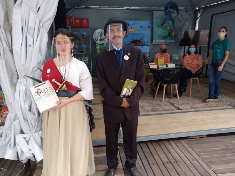 Feira do Livro tem participação de escolas e contação de histórias no primeiro dia — foto 11