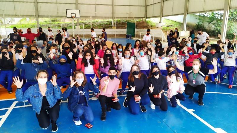 Alunas surdas do Colegião apresentam teatro na Escola Padre Bertero — foto 1