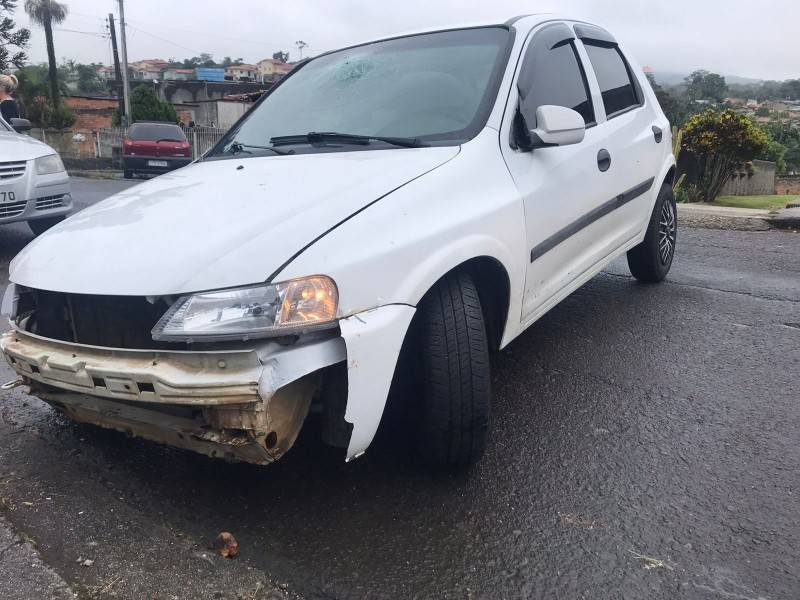 Duas mulheres ficam feridas após colisão entre carros no bairro Argentina — foto 2