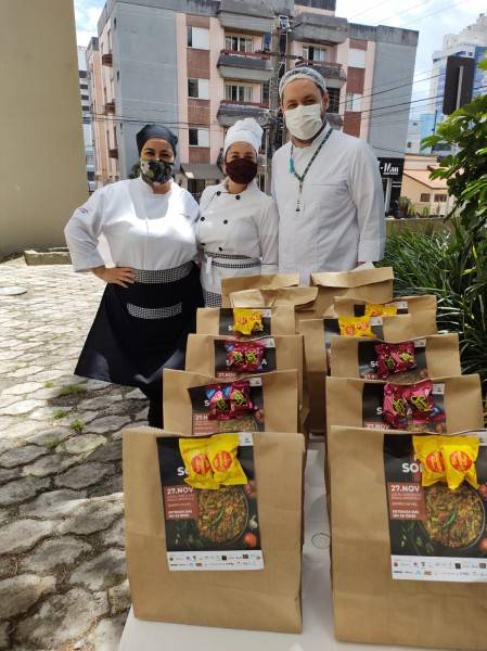 Paella do curso de Gastronomia da Unesc entrega 500 refeições neste sábado — foto 3