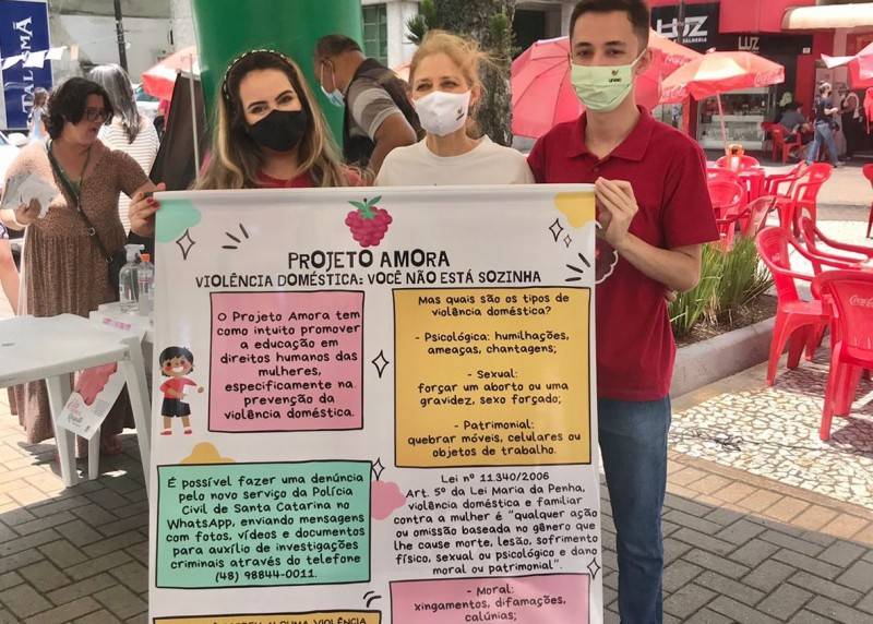 Projeto Amora leva informações sobre violência doméstica à praça Nereu Ramos — foto 2