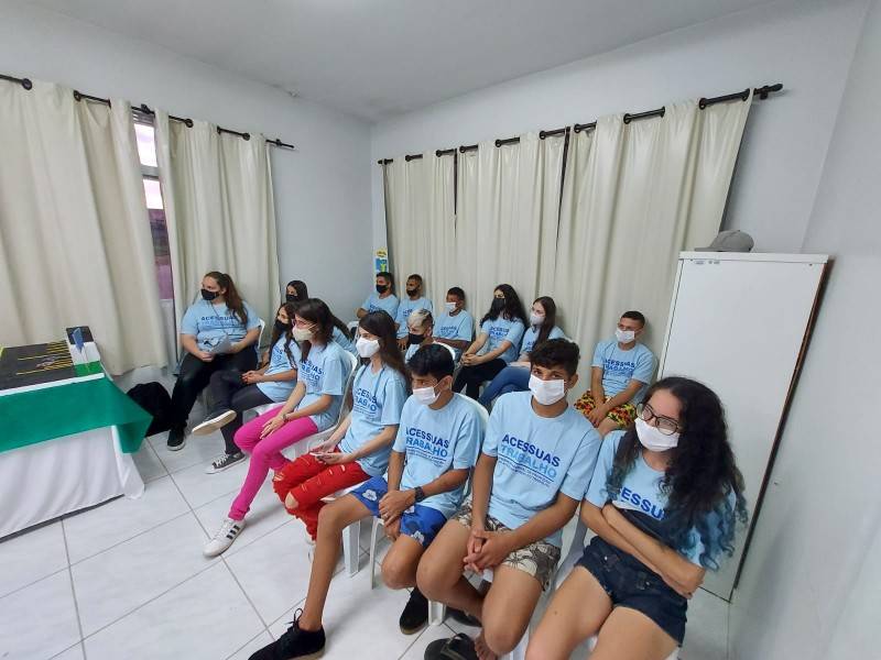 Governo de Içara e Abadeus formam 17 jovens em curso de qualificação profissional — foto 1