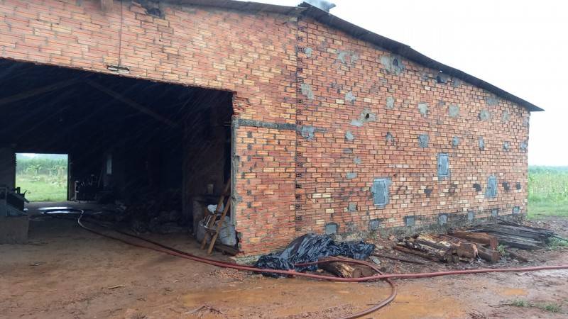 Estufa de fumo é consumida por incêndio em Santa Rosa do Sul — foto 1