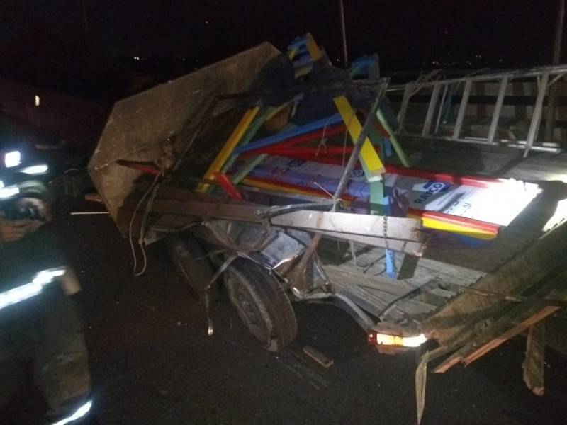 Caminhoneiro morre em acidente na BR-101; suspeita é de que ele tenha sido ejetado do veículo — foto 2