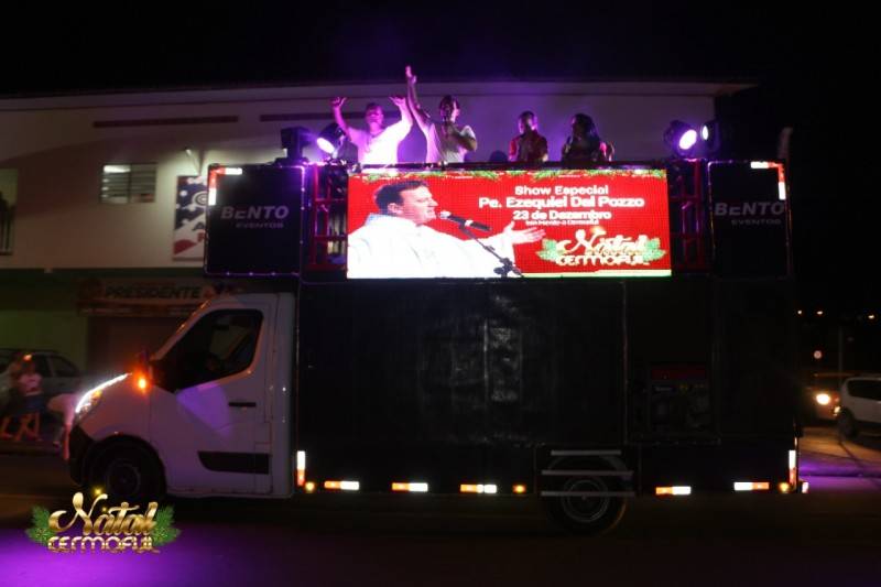 Caminhão de Natal Cermoful encanta famílias com música e animação — foto 3
