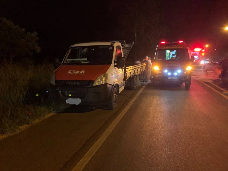 Colisão entre carro e caminhão deixa motorista ferido em Cocal do Sul — foto 1