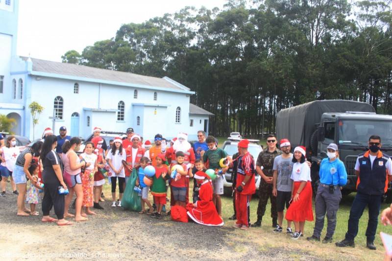 Campanha Natal Mais Solidário distribui brinquedos no bairro Renascer em Criciúma — foto 32