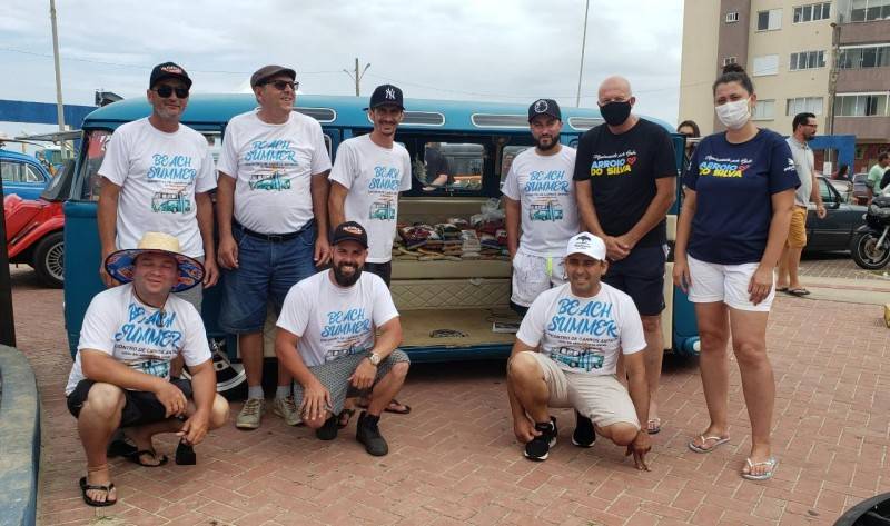 Encontro reúne carros antigos e arrecada 145 quilos de alimentos — foto 4