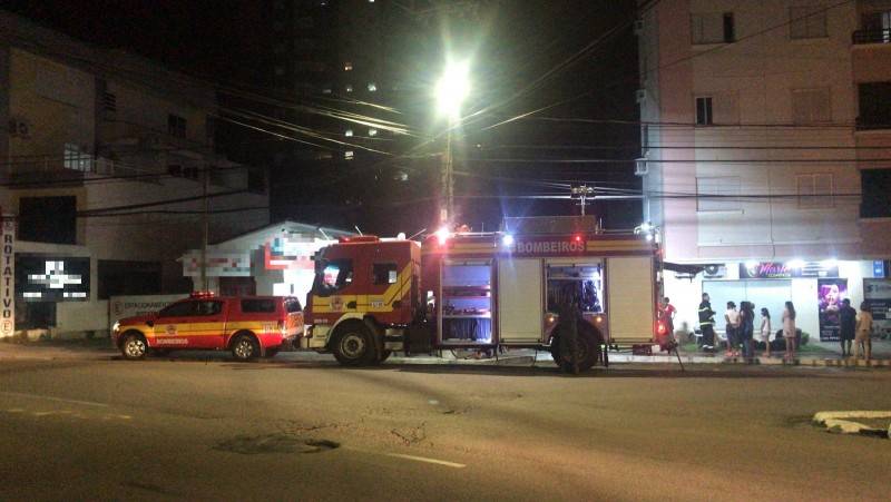 Corpo de Bombeiros combate incêndio em consultório odontológico em Criciúma — foto 1