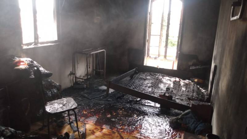 Homem tem 90% do corpo queimado em incêndio em residência — foto 2