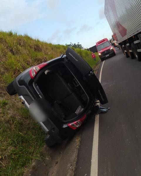 Saída de pista é registrada na marginal da BR-101 em Jaguaruna — foto 1