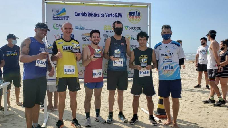 Corrida Rústica de Verão envolve adultos e crianças em Balneário Arroio do Silva — foto 1