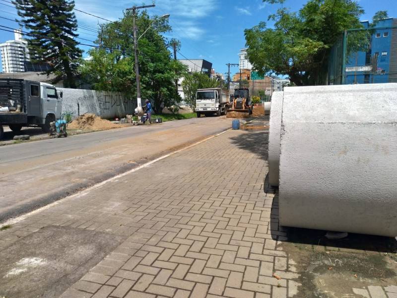 Obras de macrodrenagem alteram o trânsito na região central de Criciúma — foto 2