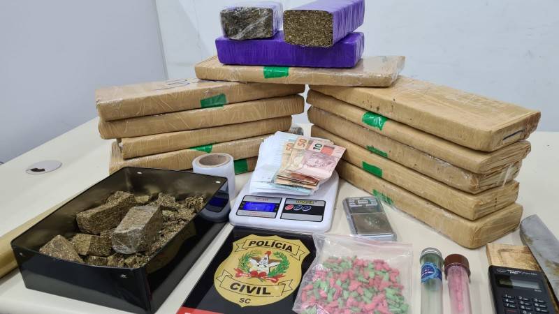 Quase 18 quilos de maconha são apreendidos em Criciúma — foto 1