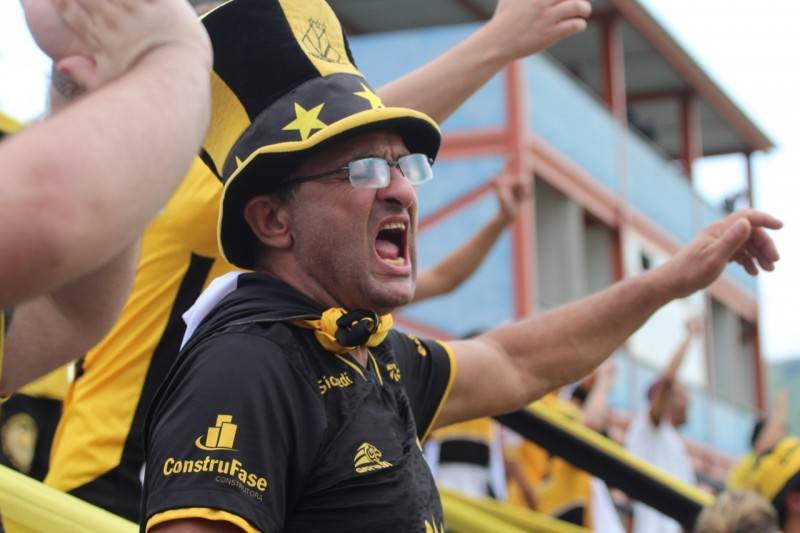 Torcida festeja classificação, recebe carinho do elenco e deixa Nova Iguaçu feliz — foto 20
