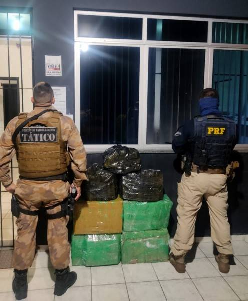 Casal é preso com mais de 127 quilos de maconha na BR-101 — foto 1