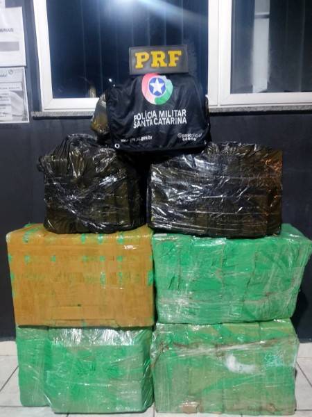 Casal é preso com mais de 127 quilos de maconha na BR-101 — foto 2