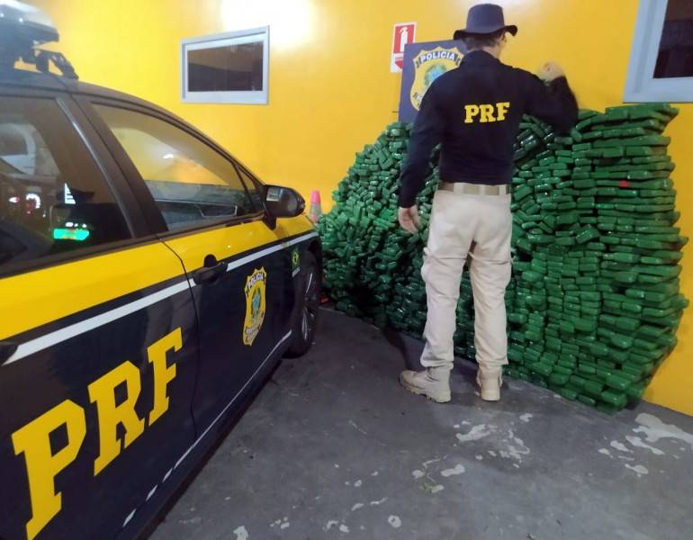 Após perseguição na BR-101, PRF apreende mais de 370 quilos de maconha e haxixe em Joinville — foto 2