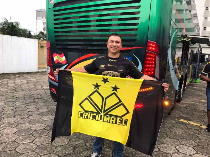 Mais de 40 torcedores do Criciúma embarcam para Goiânia — foto 1