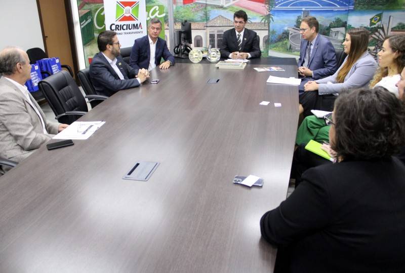 Governo de Criciúma recebe visita do cônsul-geral dos EUA em Porto Alegre — foto 2