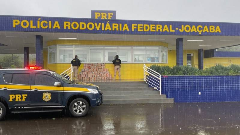 Mais de R$ 30 milhões em pasta base de cocaína são apreendidos em caminhão que seguia para Criciúma — foto 1