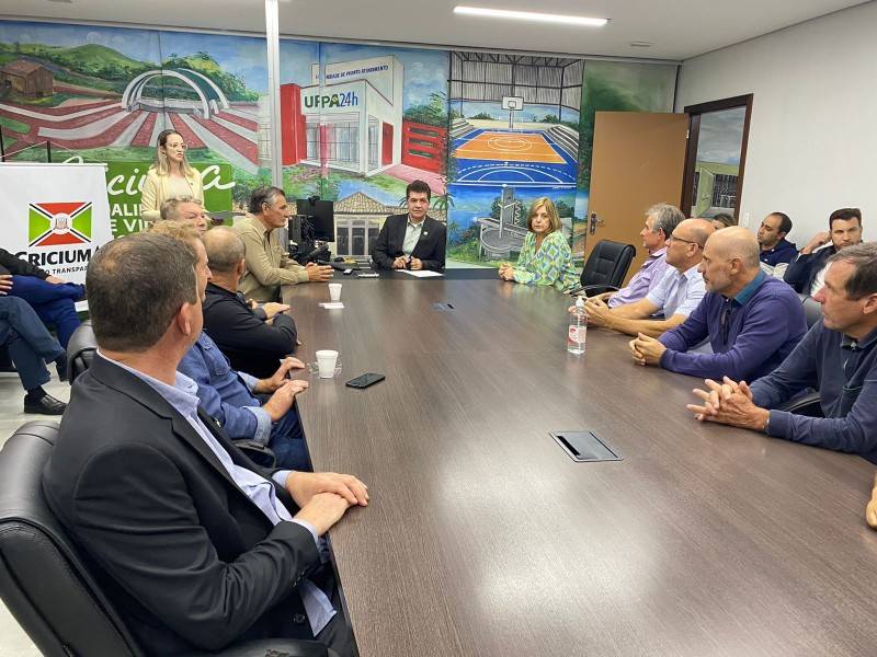 Prefeito Clésio Salvaro assina ordens de serviço de mais de R$ 7,5 milhões — foto 1