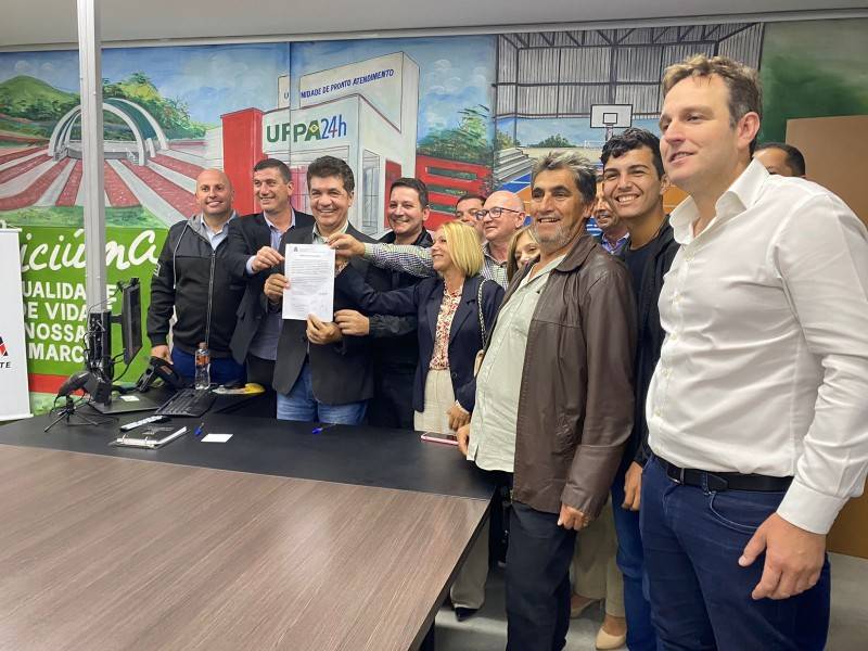 Prefeito Clésio Salvaro assina ordens de serviço de mais de R$ 7,5 milhões — foto 3