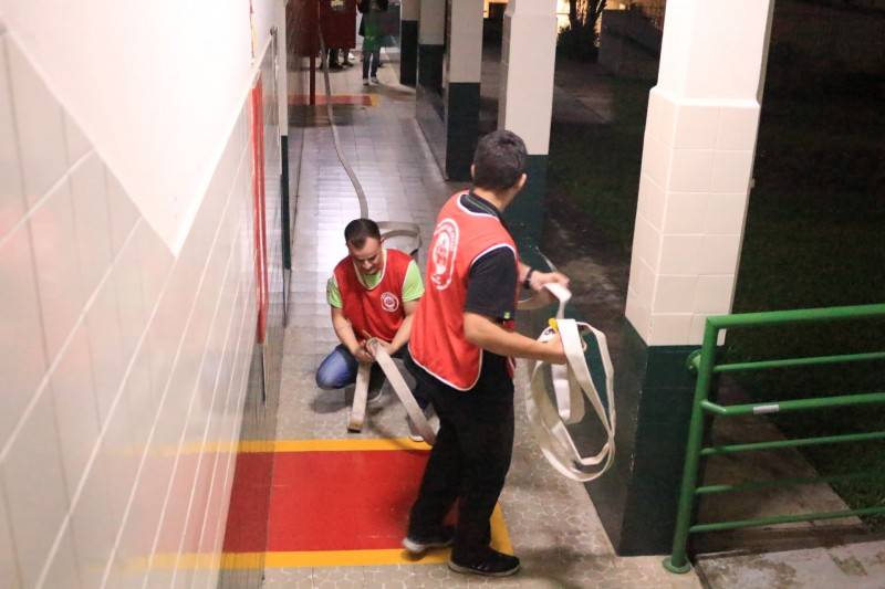 Treinamento de combate a incêndio e evacuação é realizado na UniSatc — foto 1