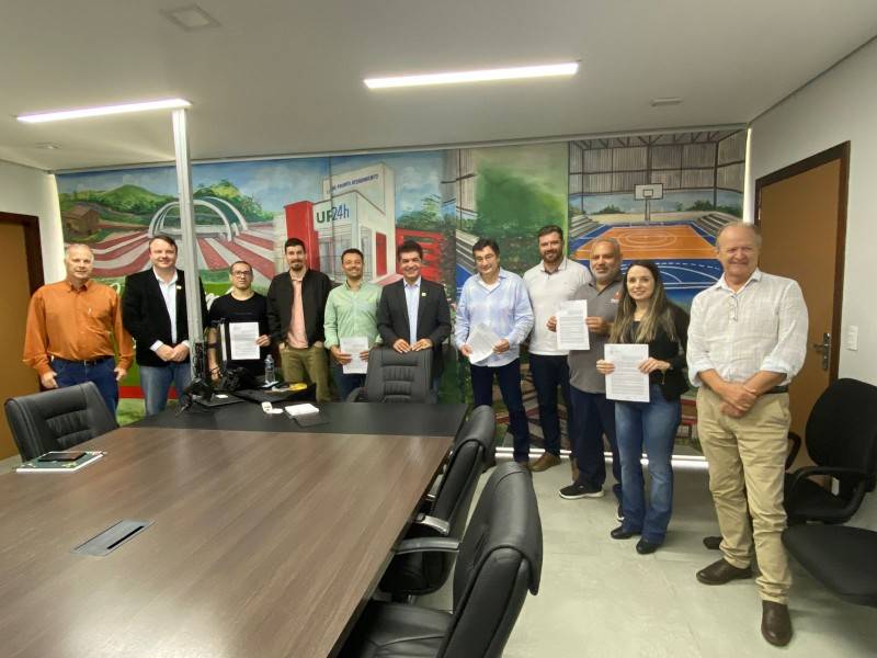 Contratos de venda dos terrenos do Loteamento Industrial do Verdinho são assinados em Criciúma — foto 1