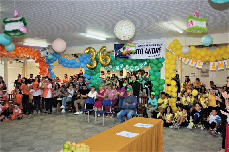 Escola Santo André celebra 36 anos com bolo gigante e gincana — foto 1