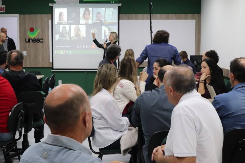 Araranguaenses apresentam ideias para a elaboração do Plano de Desenvolvimento Socioeconômico — foto 1