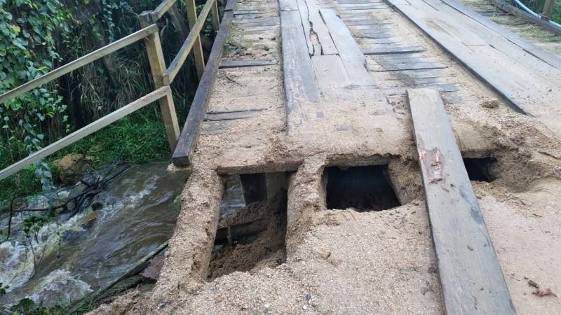 Ponte entre Içara e Morro da Fumaça é interditada após ceder na manhã desta quinta-feira — foto 4