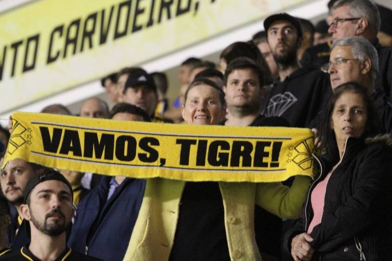 Torcida carvoeira mata a saudade do Tigre e é recompensada com vitória na estreia da Série B — foto 12