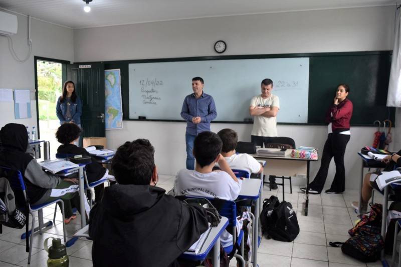 Escolas municipais recebem cama elástica e piscina de bolinhas na semana que antecede a Páscoa — foto 14