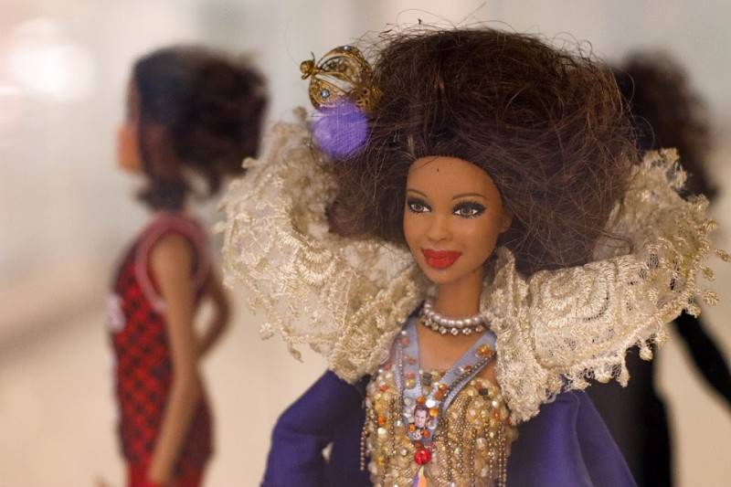 Criciúma Shopping recebe exposição 'As Barbies de Vânio Tomé' — foto 2