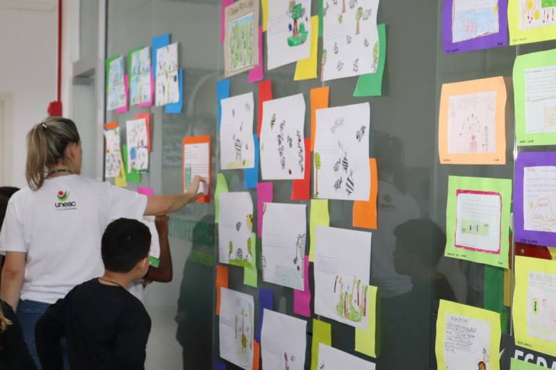 Abril Literário: Alunos do Colégio Unesc expõem trabalhos — foto 2