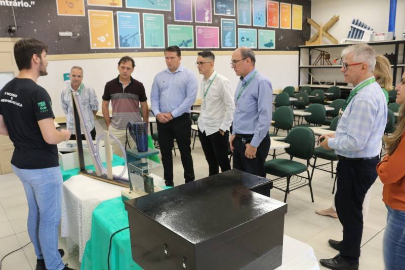 Equipe do Ministério de Ciência e Tecnologia conhece projetos da UniSatc — foto 2