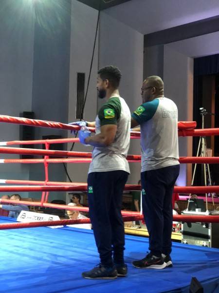 Treinador de Criciúma comemora vitória da Seleção Brasileira de boxe na República Tcheca — foto 2