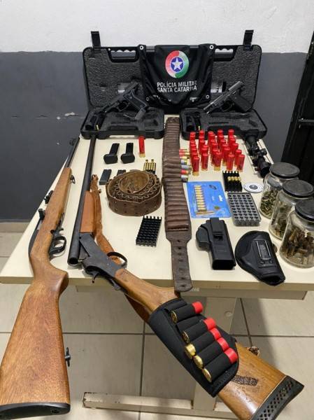 Homem é detido por porte ilegal de arma de fogo e disparo em via pública no bairro Boa Vista — foto 1