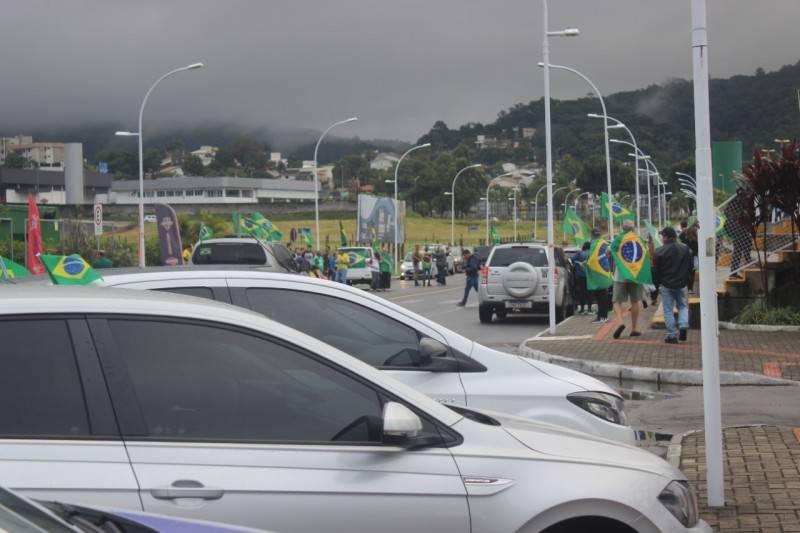 Carreata circula pela Avenida Centenário pedindo a saída do ministro Moraes do STF — foto 1