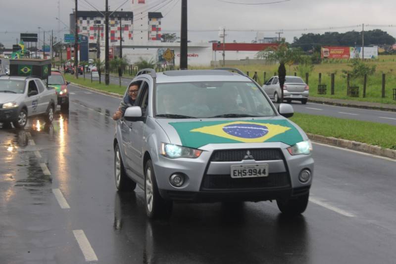 Carreata circula pela Avenida Centenário pedindo a saída do ministro Moraes do STF — foto 2