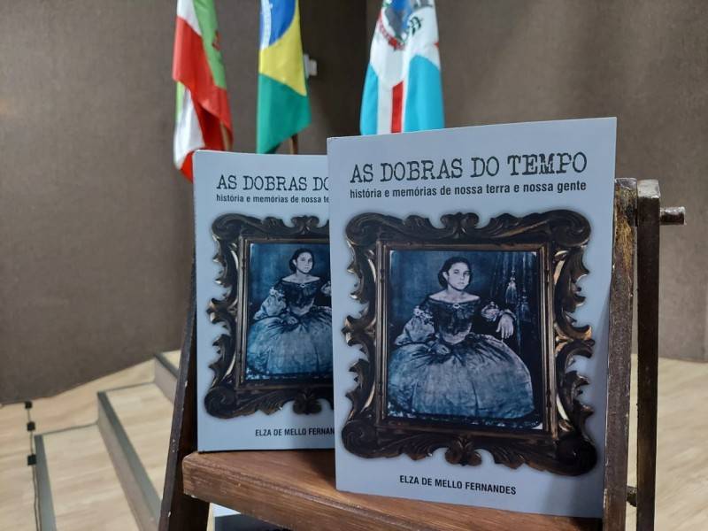 Livro ‘As dobras do Tempo’ já está disponível para comercialização — foto 1