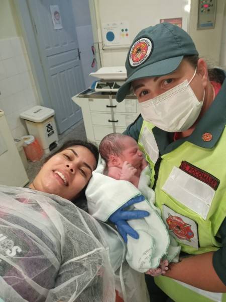 Bombeiros realizam parto dentro de ambulância em Morro da Fumaça — foto 1