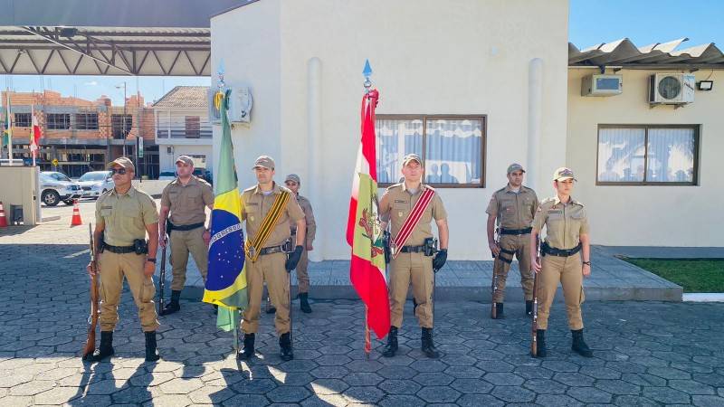 Solenidade de comemoração dos 187 anos da PMSC tem promoções e condecorações em Tubarão — foto 2