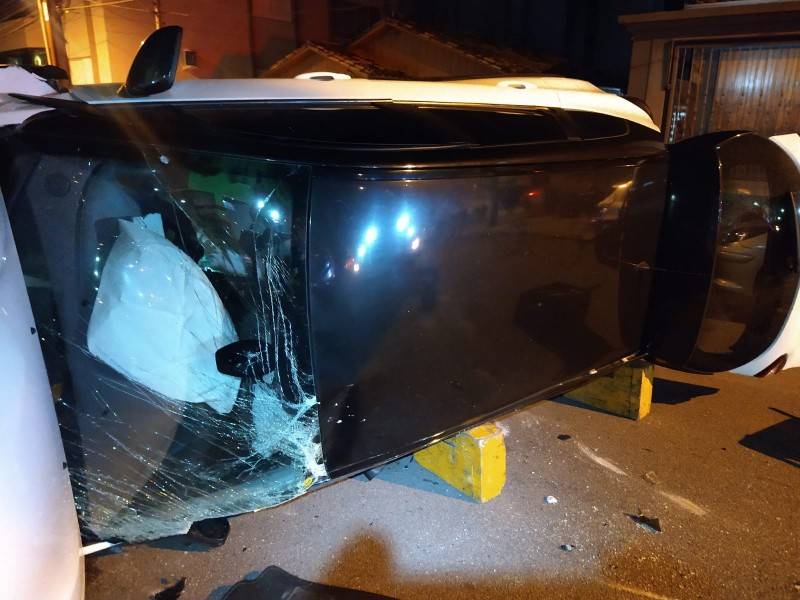 Motorista é hospitalizada após colidir carro no Centro de Criciúma — foto 2