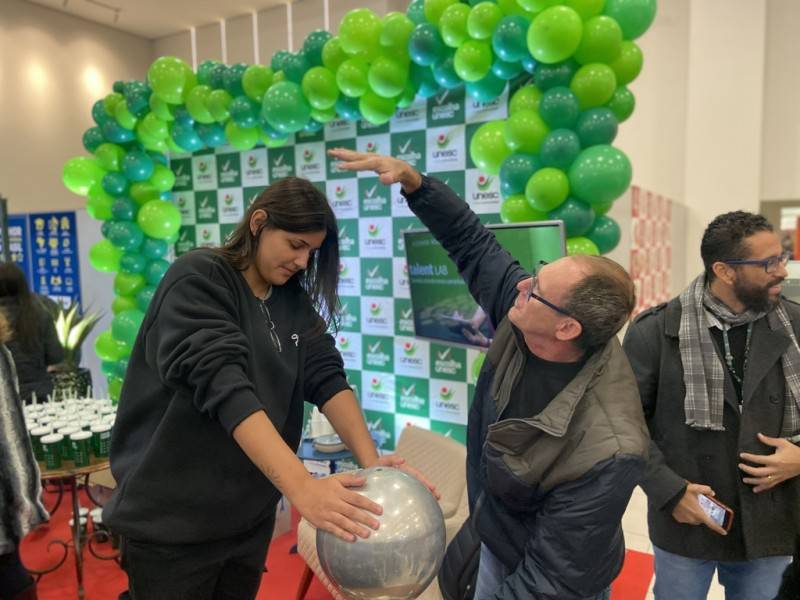 Unesc leva oportunidades à Feira de Profissões na Amesc — foto 1