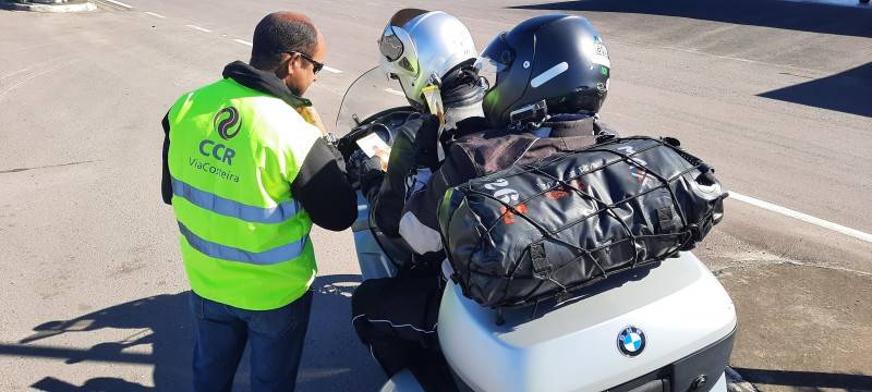 CCR ViaCosteira: ação educativa conscientiza mais de 40 motociclistas na BR-101 em Araranguá — foto 2