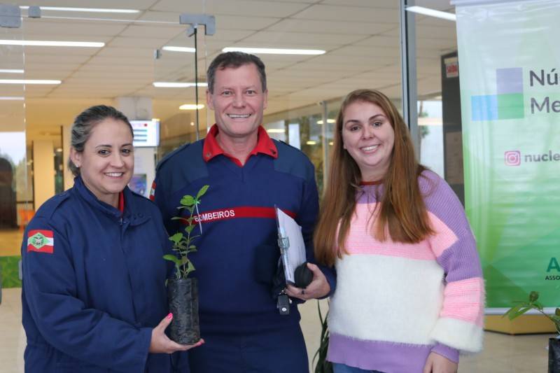 Acic e Núcleo do Meio Ambiente distribuem mudas de plantas em reforço à Semana do Meio Ambiente — foto 1